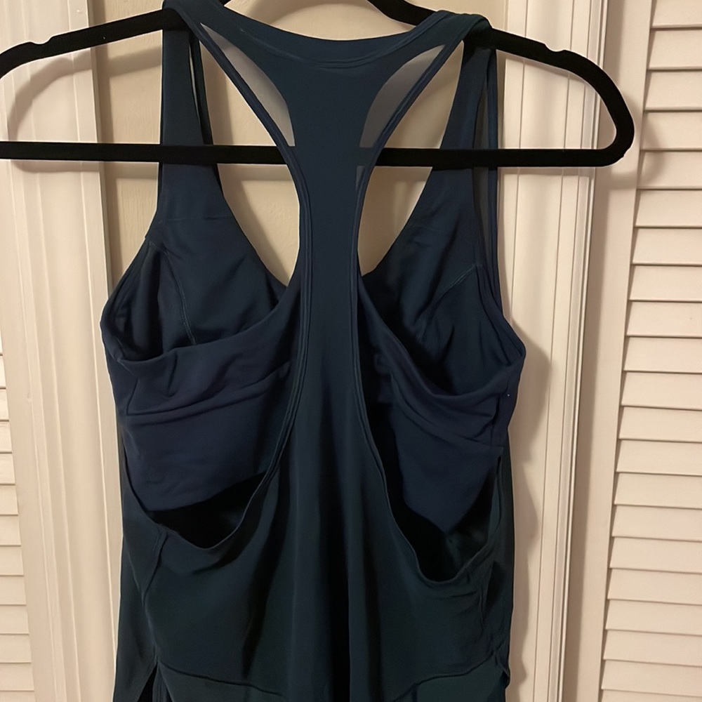 Lululemon Size 6 Flowy top with built in bra - Picture 3 of 5